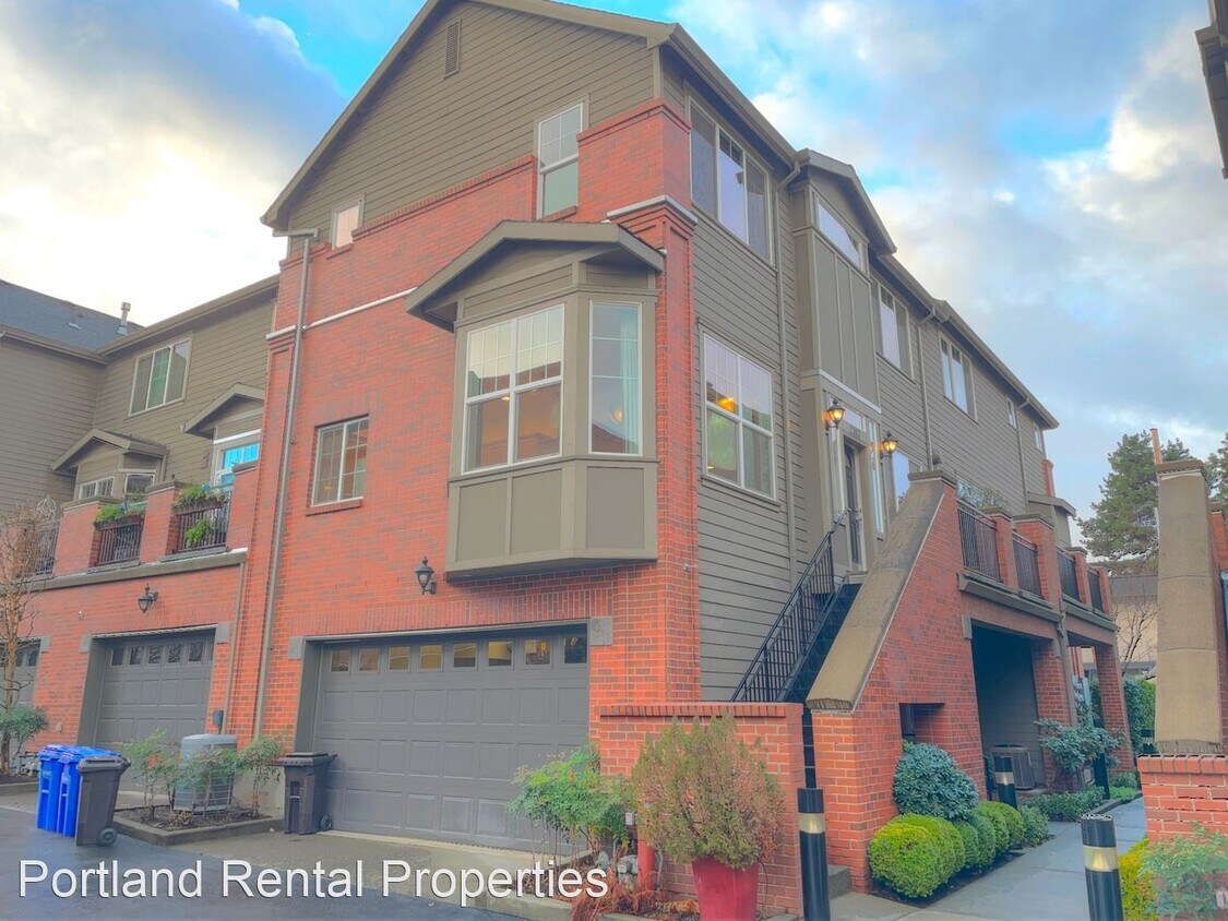 3 br, 3.5 bath House 2383 NW Quimby St. House Rental in Portland