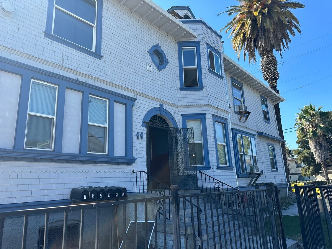 Primary Photo - 44 W. Acacia Street