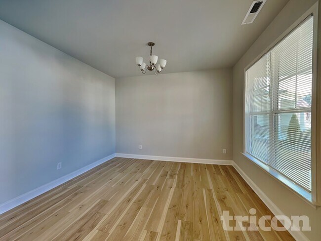 Foto del edificio - 165 Lynnridge Dr