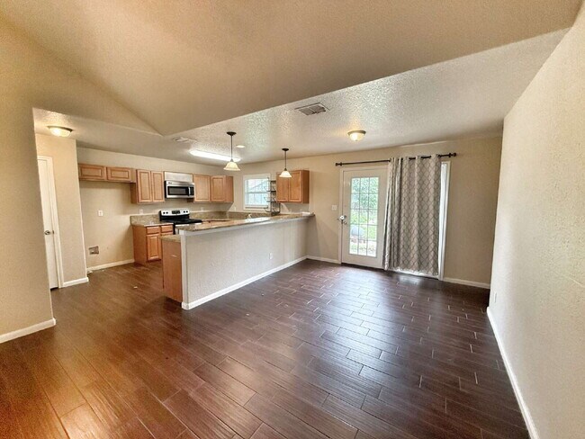Building Photo - Peaceful 1-Acre Country Living with Easy C...