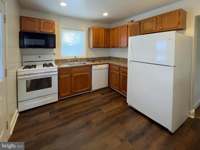 Building Photo - 3401 Groveton St