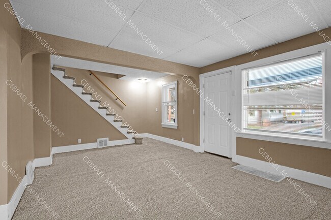 Building Photo - 727 Vermilya Ave