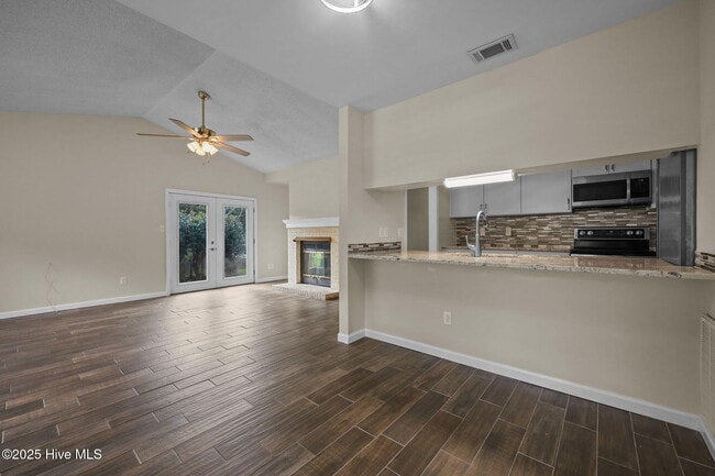 Building Photo - 105 Wedgewood Dr