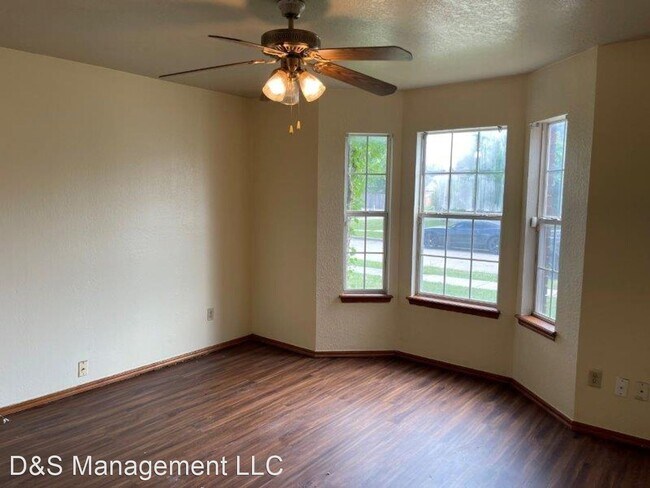 Building Photo - 4 br, 2 bath House - 2518 Lakecrest Drive