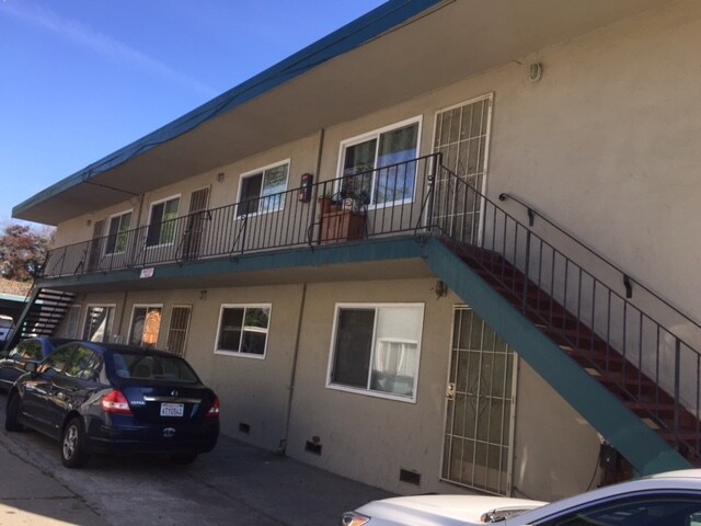 Side - RR Apartments