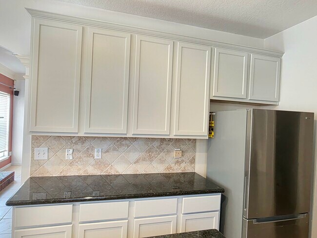 Building Photo - 15003 Changing Oak Ridge Ct