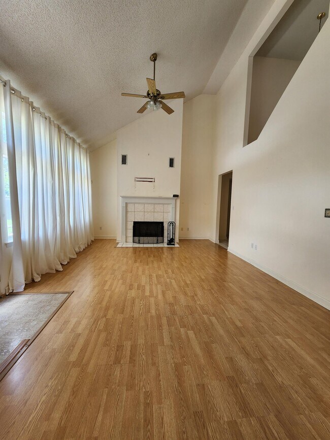 Foto del edificio - 5017 Heritage Ln