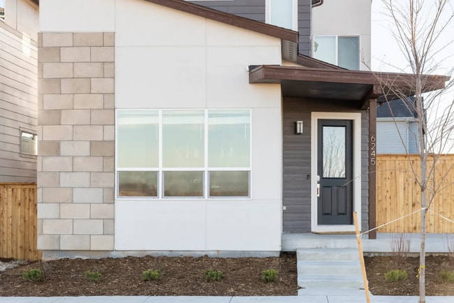 FRONT ENTRY - 6245 Hanover St