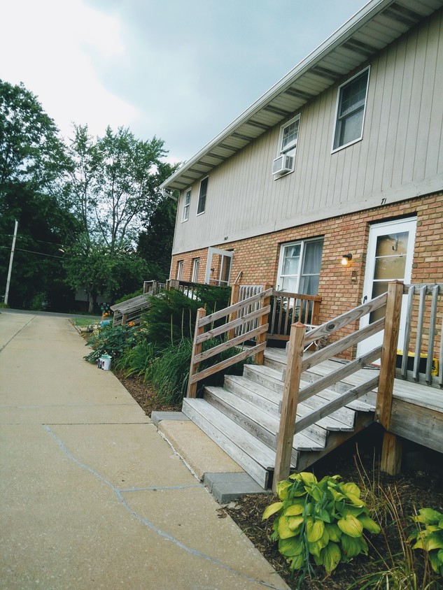 front entrance 3073 Derling rd. 44310 - 3073 Derling Rd