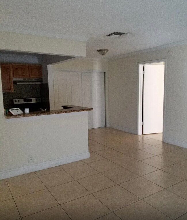 Building Photo - 3822 Bay Club Cir