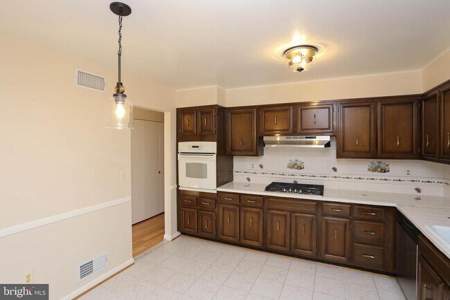 Foto del edificio - 3229 Ramblewood Rd