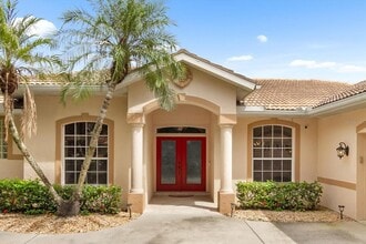 Building Photo - 4913 Three Oaks Blvd