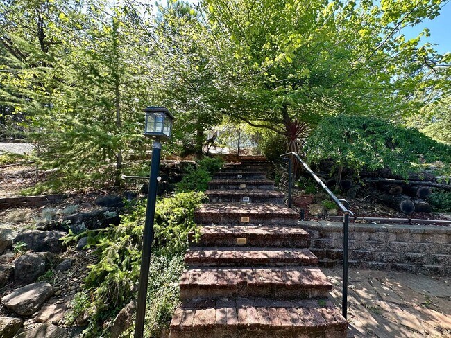 Foto del edificio - Stunning 4 Bedroom 3 Bathroom House with a...