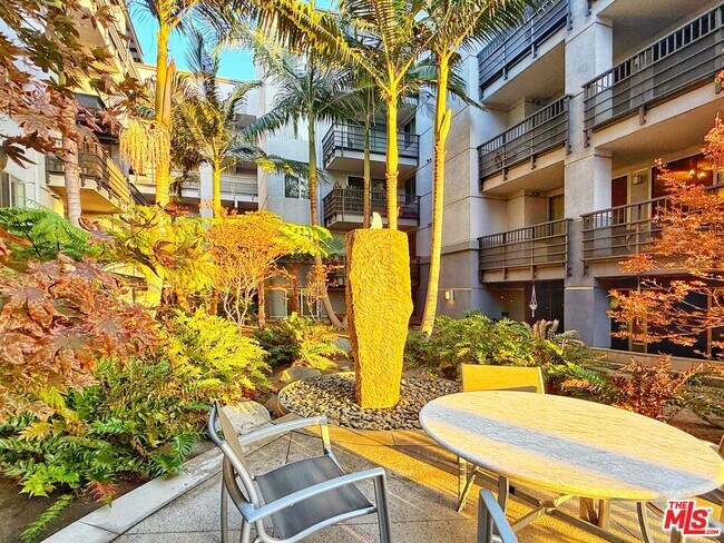 Foto del edificio - 629 Traction Ave