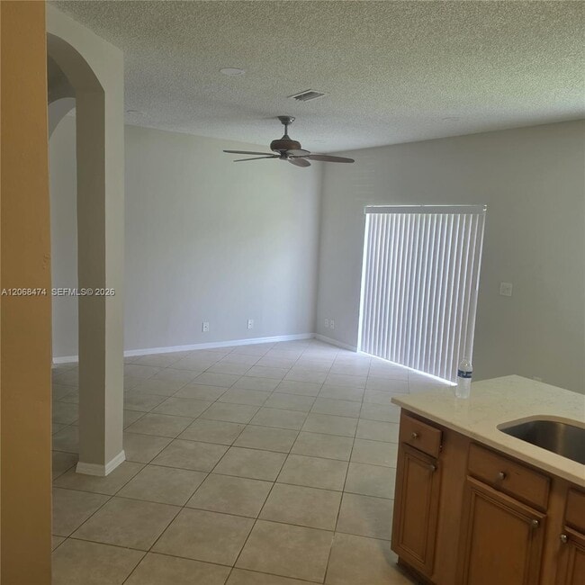 Building Photo - 4730 Lago Vista Dr