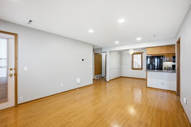 Building Photo - Ankeny Condo for Rent