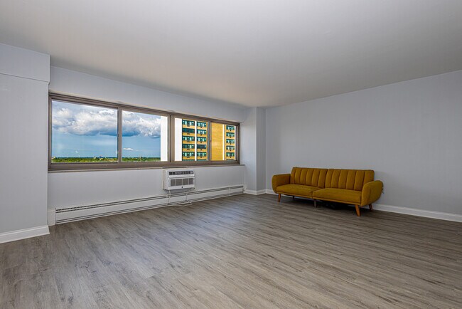 Foto del edificio - 7337 S South Shore Dr