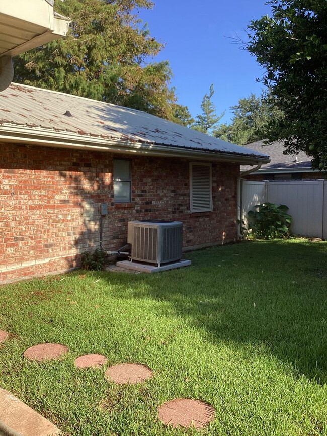 Building Photo - 3 Bedroom 2 bath house in Thibodaux LA