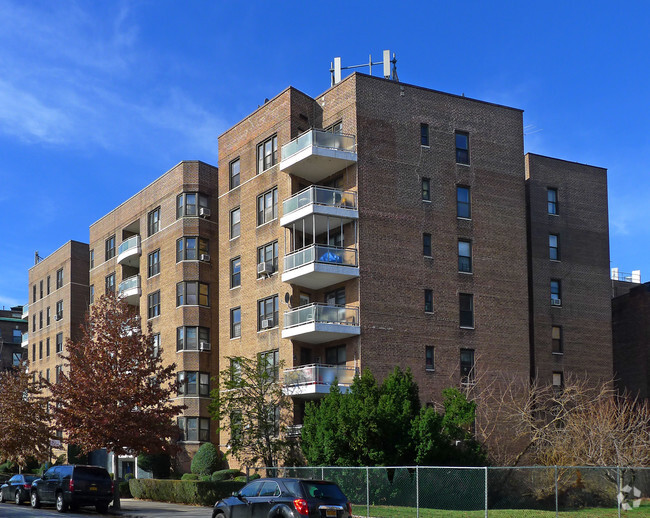 Building Photo - Hampton House Apartments