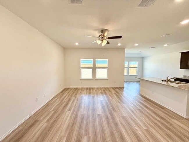 Foto del edificio - 12405 Trogdon Rd