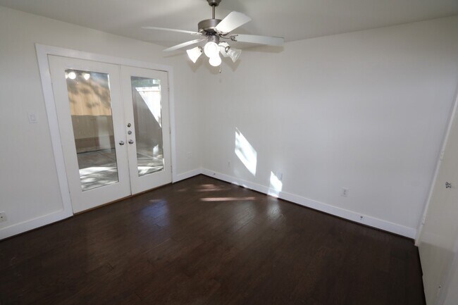 Foto del edificio - 1046 W 25th St