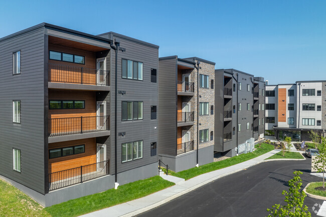 Building Photo - The Flats At Hampden