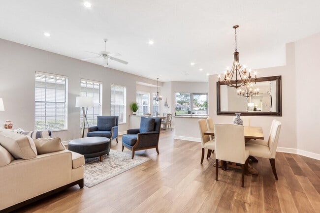 Foto del edificio - 738 Pinehurst Way