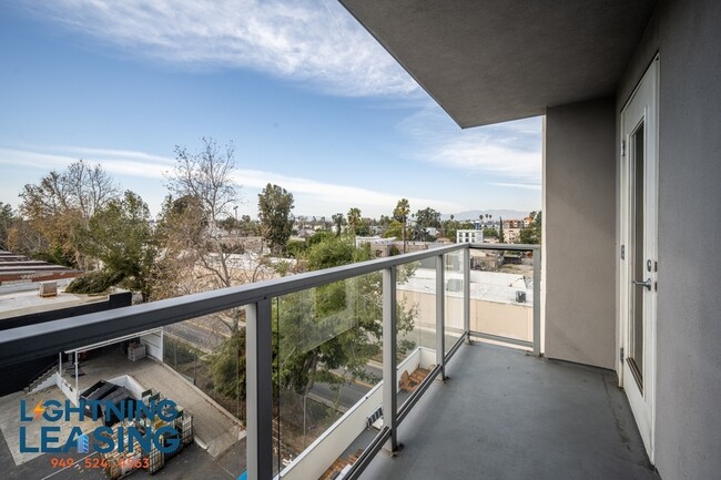 Foto del edificio - Luxury Living in North Hollywood – One Mon...