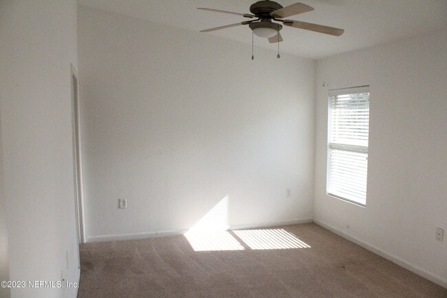 Foto del edificio - 7920 Merrill Rd