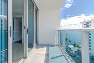 Building Photo - 7501 E Treasure Dr