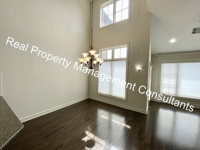 Building Photo - 2 Bedroom  2.5 Bath Condo in Mission Farms!