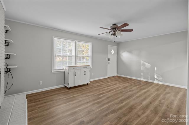 Building Photo - 4800 Maplecrest Dr