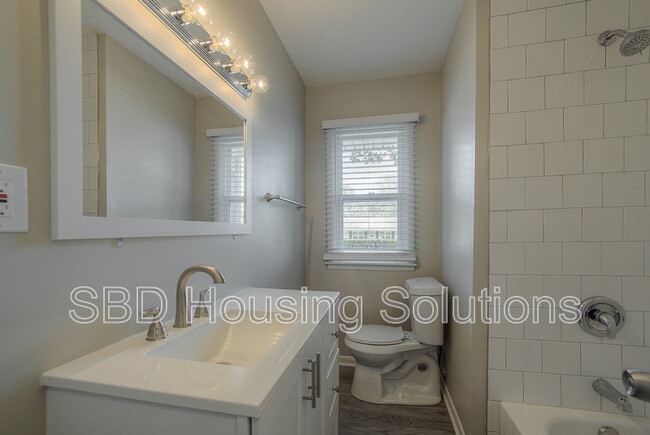 Building Photo - 3606 N Delaware St