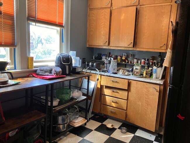 Kitchen - 319 Maryland St