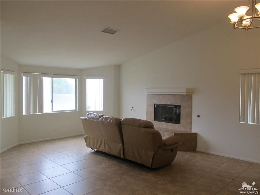 Foto principal - 4 br, 2 bath House - 67845 Verona Rd