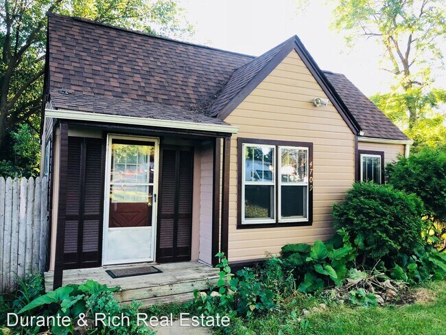 Building Photo - 2 br, 1 bath House - 4709 E. Hilltop Drive