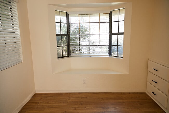 Building Photo - 364 Orizaba Ave