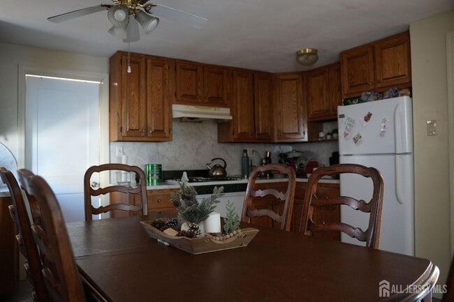 Foto del edificio - 413 Paderewski Ave