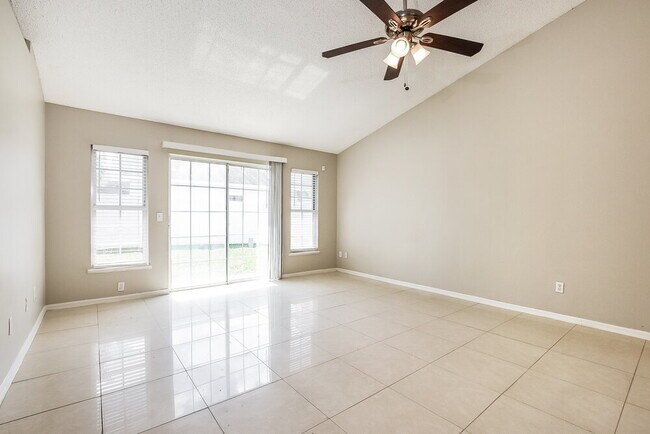 Foto del edificio - 2459 Parsons Pond Cir