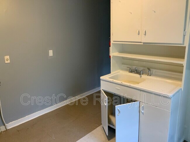 Building Photo - 1698 Gaither St