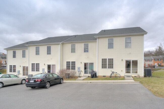 Foto del edificio - New Kent Townhomes