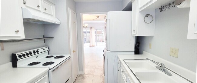 Foto del edificio - 7700 Creekbend Dr