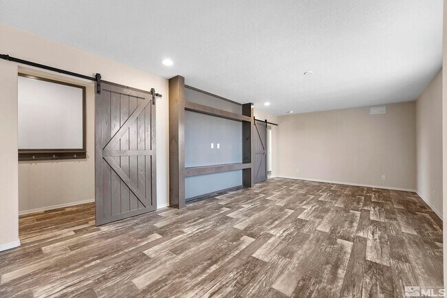 Foto del edificio - Modern Farmhouse Feel on Nearly 5 Acres - COMING MAY 2026