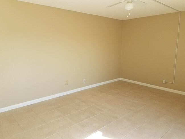 Foto del edificio - 613 Springdale Cir