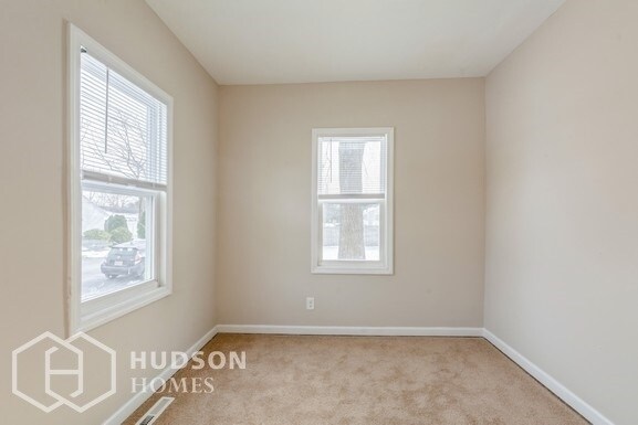 Building Photo - 330 Larch Ave