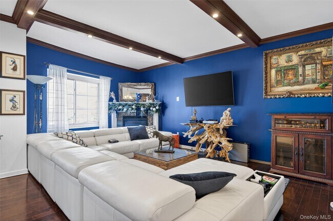 Building Photo - 242 Maple Ave