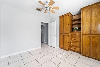 Building Photo - 13806 Long Glen Dr