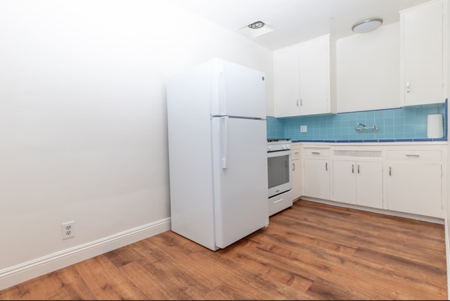 Building Photo - 506 Avenida Victoria