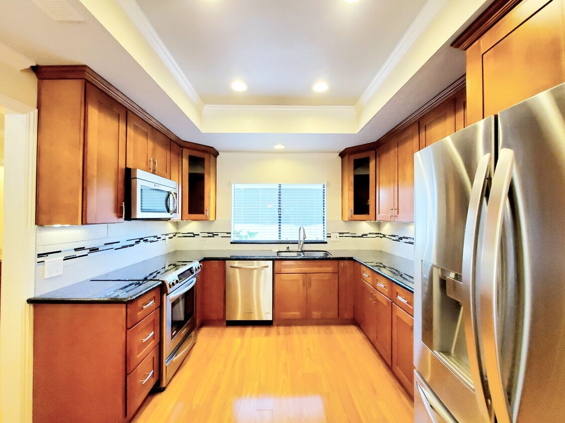 Primary Photo - Spacious townhouse at Isle Cove in Foster ...