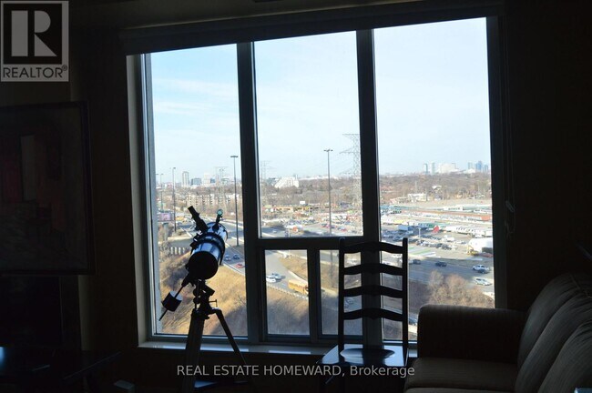 Photo du bâtiment - 2121 Lake Shore Blvd W